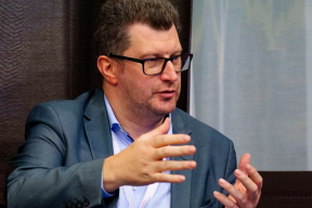 «Человек не должен быть уволен с работы за то, что власти называют нелояльностью»