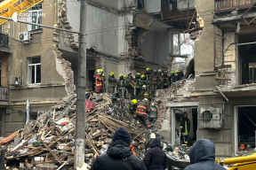 Война, 27 января. В Добруше упал «шахед». Удар по жилым домам в Одессе: есть убитые и раненые. Атака на пассажирский поезд в Харьковской области