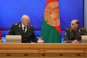 «Согласитесь, пилить на зеленых насаждениях приятнее, чем на бронежилетах»