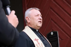 Конвейер репрессий. Ксендз Парахневич в СИЗО перенес инфаркт. Осудили воложинского фермера. Силовики пугают, что получили доступ к внутренней базе медиа «Мост»